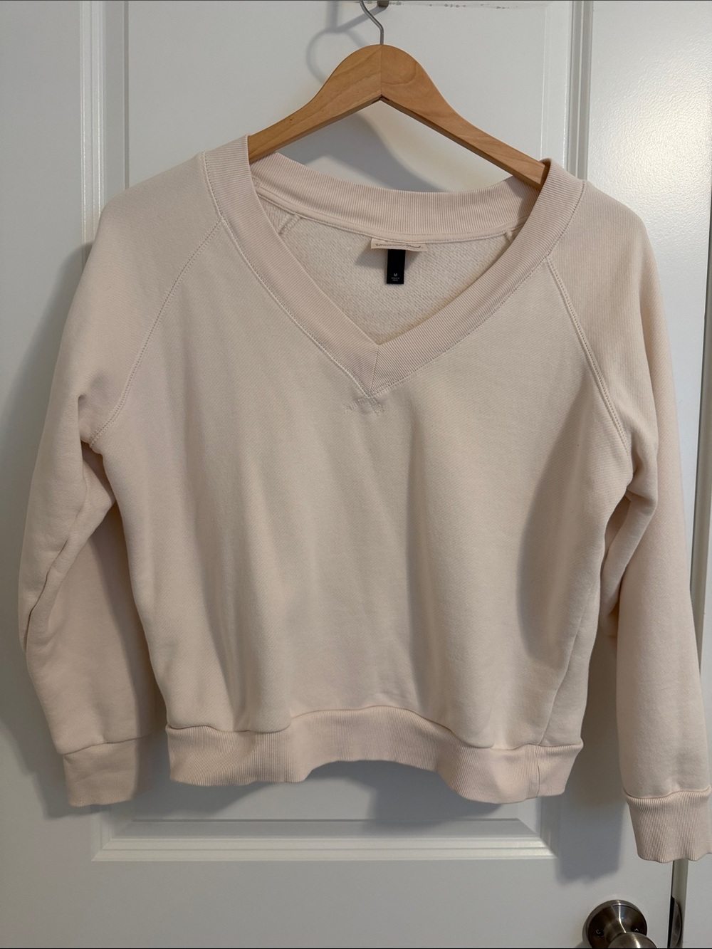 Universal Thread Women's V-Neck Pullover Sweater in Pale Blush